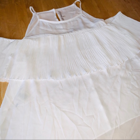 Rachael Roy White Pleated Cold Shoulder Tank - Picture 2 of 10